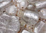 Lot de perles lampwork blanc/transparent.