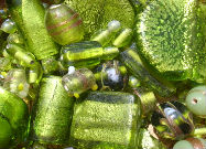 Perles artisanales en verre vert