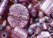 Perles artisanales en verre violet